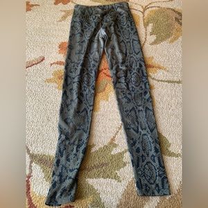 green camo leggings size S